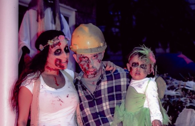 Alicia Gibbs: 12 DIY Family Themed Costumes - Zombies