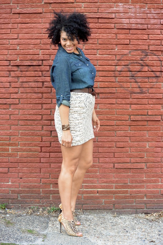 Alicia Gibbs: Chica Fashion: Chambray Button Down + Lace Skirt