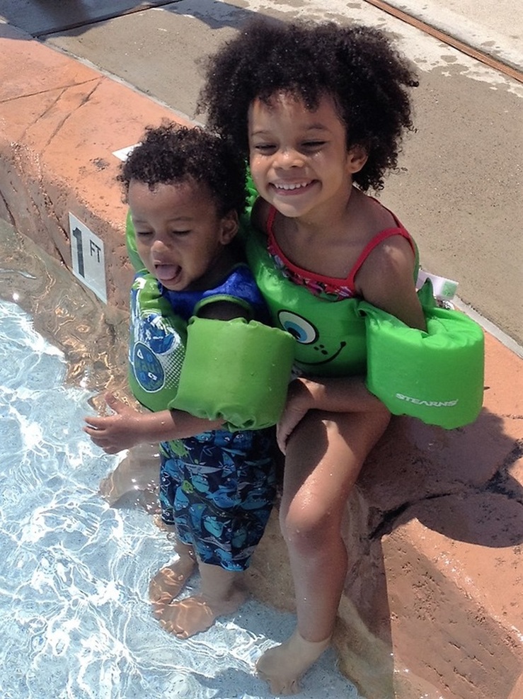 4 Ways I am Teaching my kids to be Safe + Confident Swimmers #chicafashionblog