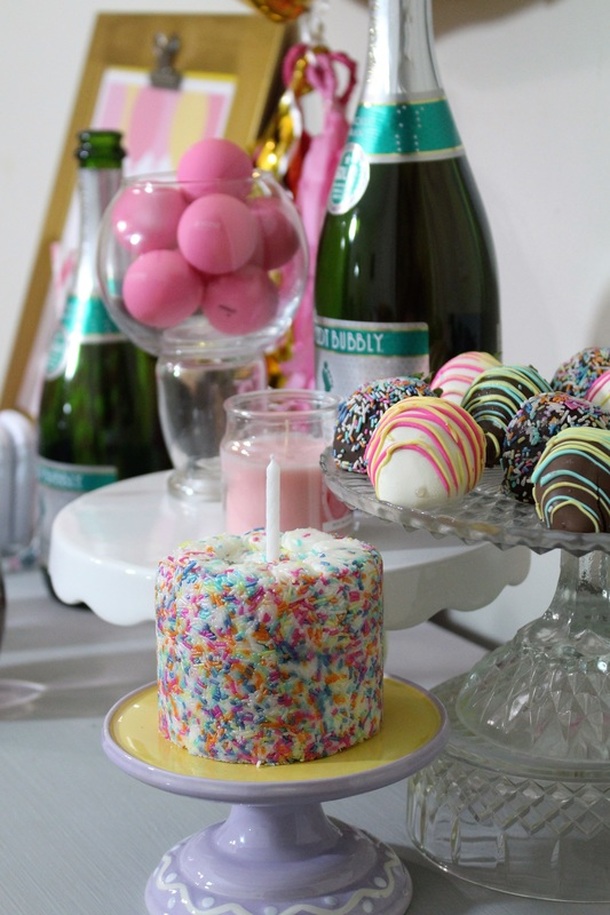 6 Year Blogiversary: 6 Blogging Lessons + a Super Cute Party Tablescape!