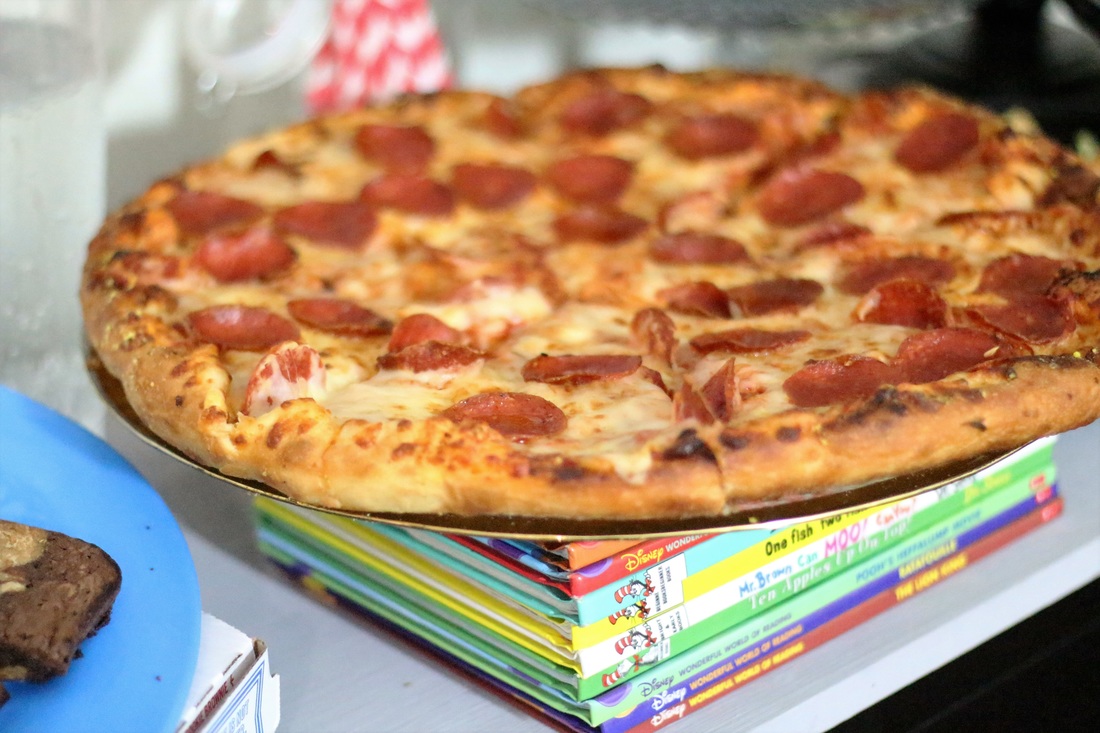 Domino's Back to School Pizza Party - Pepperoni Pizza - Chicken Apple Pecan Salad - Chica Fashion Blog
