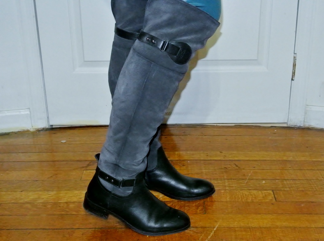 Alicia Gibbs: Chica Fashion: Faux Leather Leggings + Luichiny Over the Knee Boots