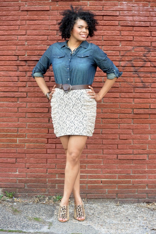 Alicia Gibbs: Chica Fashion: Chambray Button Down + Lace Skirt
