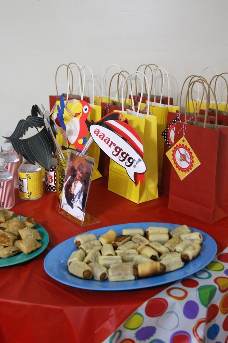 Aarlen's 3rd Birthday: Pippi Longstocking Party - Food + Dessert #chicafashionblog