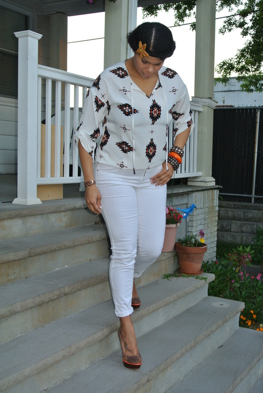 Mandee Summer Outfit: Tirbal Print Top + White Skinny Jeans