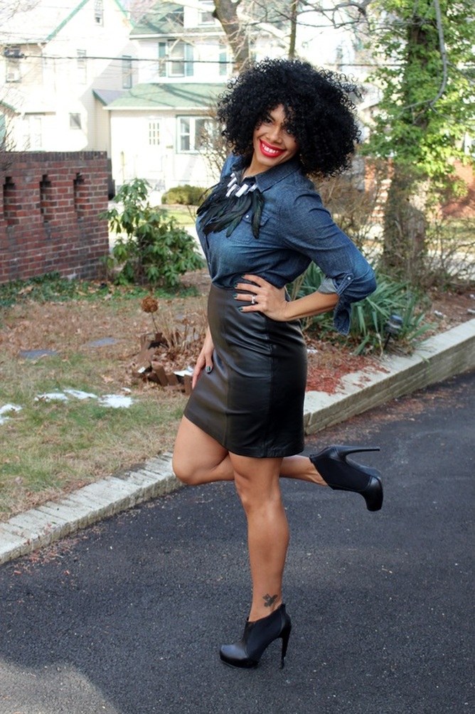 Alicia Gibbs: Chambray Button Down + Thrifted Leather Pencil Skirt #ChicaFashionBlog