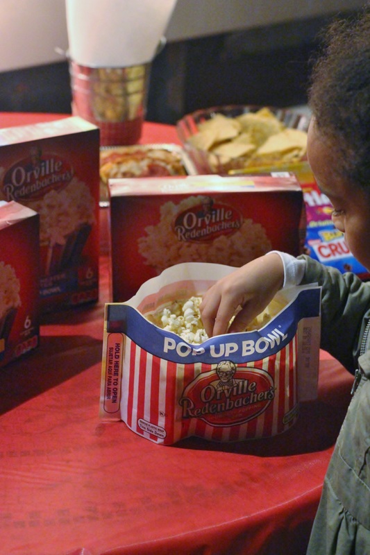 Everything you need for a Fall Backyard Movie Night #PopcornPartyTime