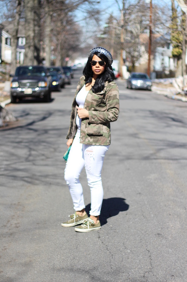 Alicia Gibbs: How to Wear Distressed White Jeans with a Camo Jacket #ChicaFashionBlog