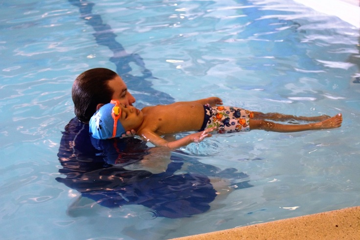 4 Ways I am Teaching my kids to be Safe + Confident Swimmers #chicafashionblog