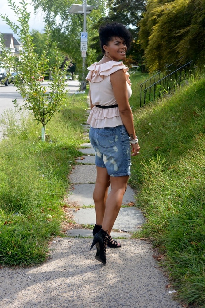 Alicia Gibbs: Chica Fashion: Ruffled Peplum Top + DIY Boyfriend Shorts