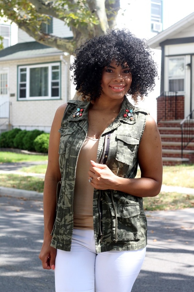 See You soon Summer: Military Camo Vest + White Bermuda Shorts #ChicaFashionBlog