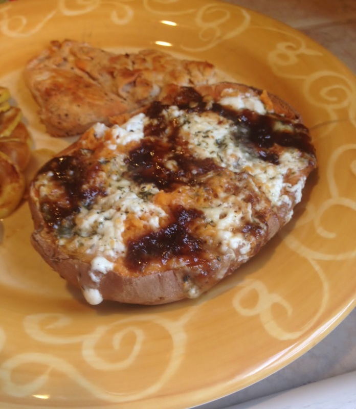 Chica Fashion: Cause A Girl's Gotta Eat: Goat Cheese & Fig Butter Sweet Potato