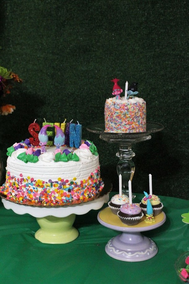 Naliya's 7th Birthday: Dreamworks Trolls Party - Cake #chicafashionblog