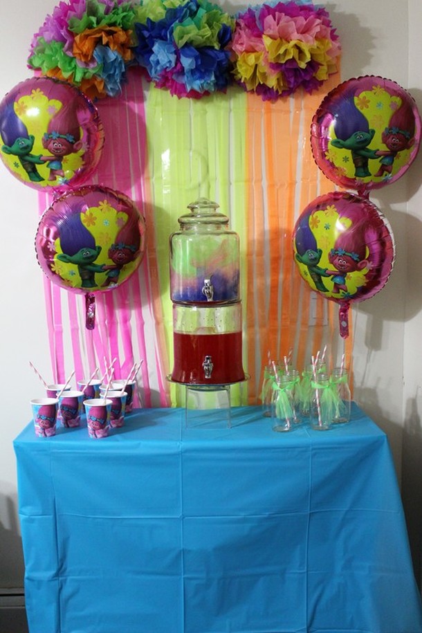 Naliya's 7th Birthday: Dreamworks Trolls Party - Drink Station #chicafashionblog