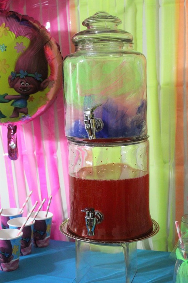 Naliya's 7th Birthday: Dreamworks Trolls Party - Drink Dispenser #chicafashionblog