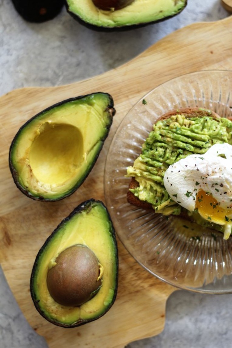 THE BEST FOOD TO EAT WHILE PREGNANT + NURSING: HASS AVOCADOS #sponsored