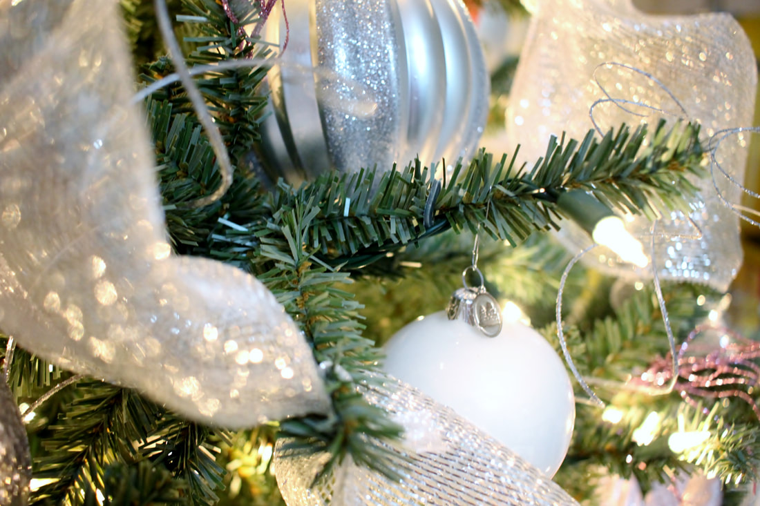 HIGH + LOW CHRISTMAS DECORATING WITH BALSAM HILL #AD #AliciaEverAfter